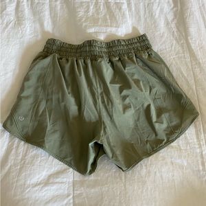 Lululemon Hotty-Hot High Rise lined short 4”